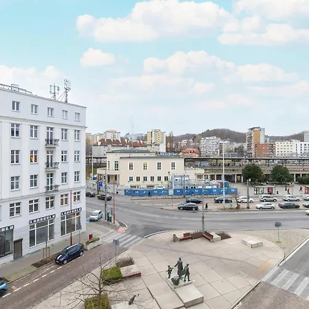 Bright Apartment For 5 In Gdynia Center By Heyrent