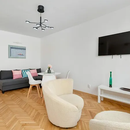 Apartament Bright For 5 In Center By Renters *