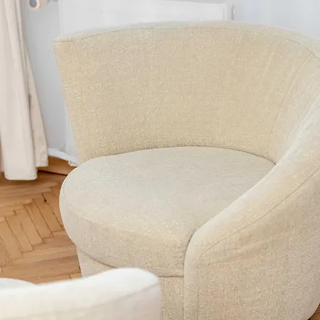 Bright For 5 In Center By Renters *