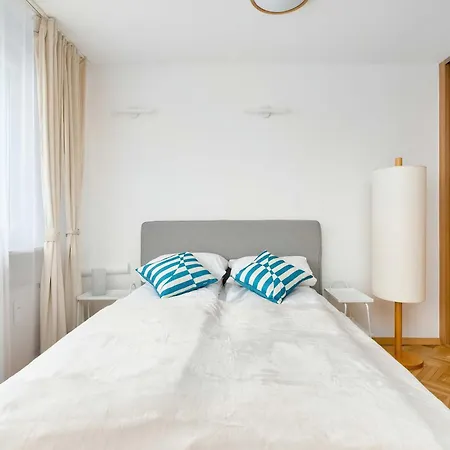 Apartament Bright For 5 In Center By Renters