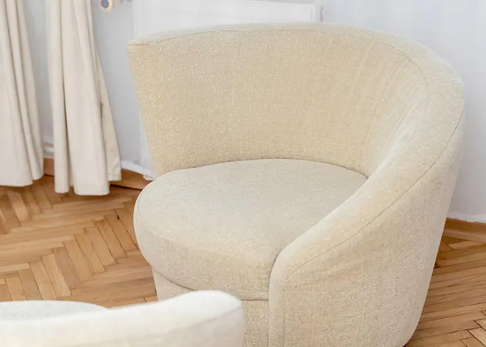 Bright For 5 In Center By Renters *