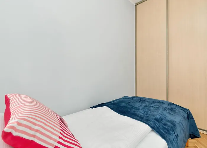 Apartament Bright For 5 In Center By Renters